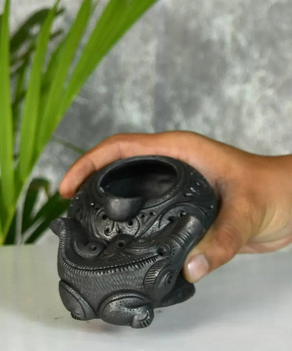 Captivating Black Terracotta Crocodile Ashtrey — image 2
