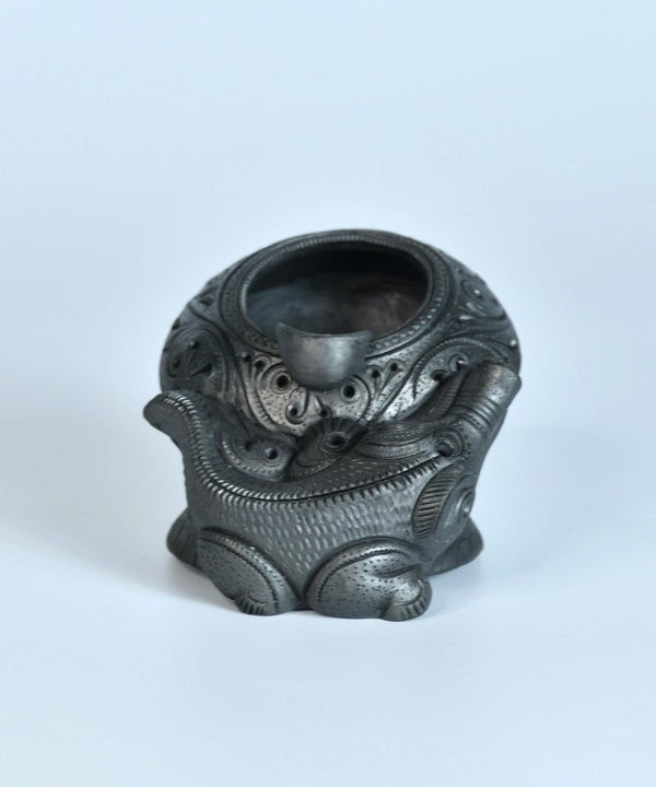 Captivating Black Terracotta Crocodile Ashtrey — image 5