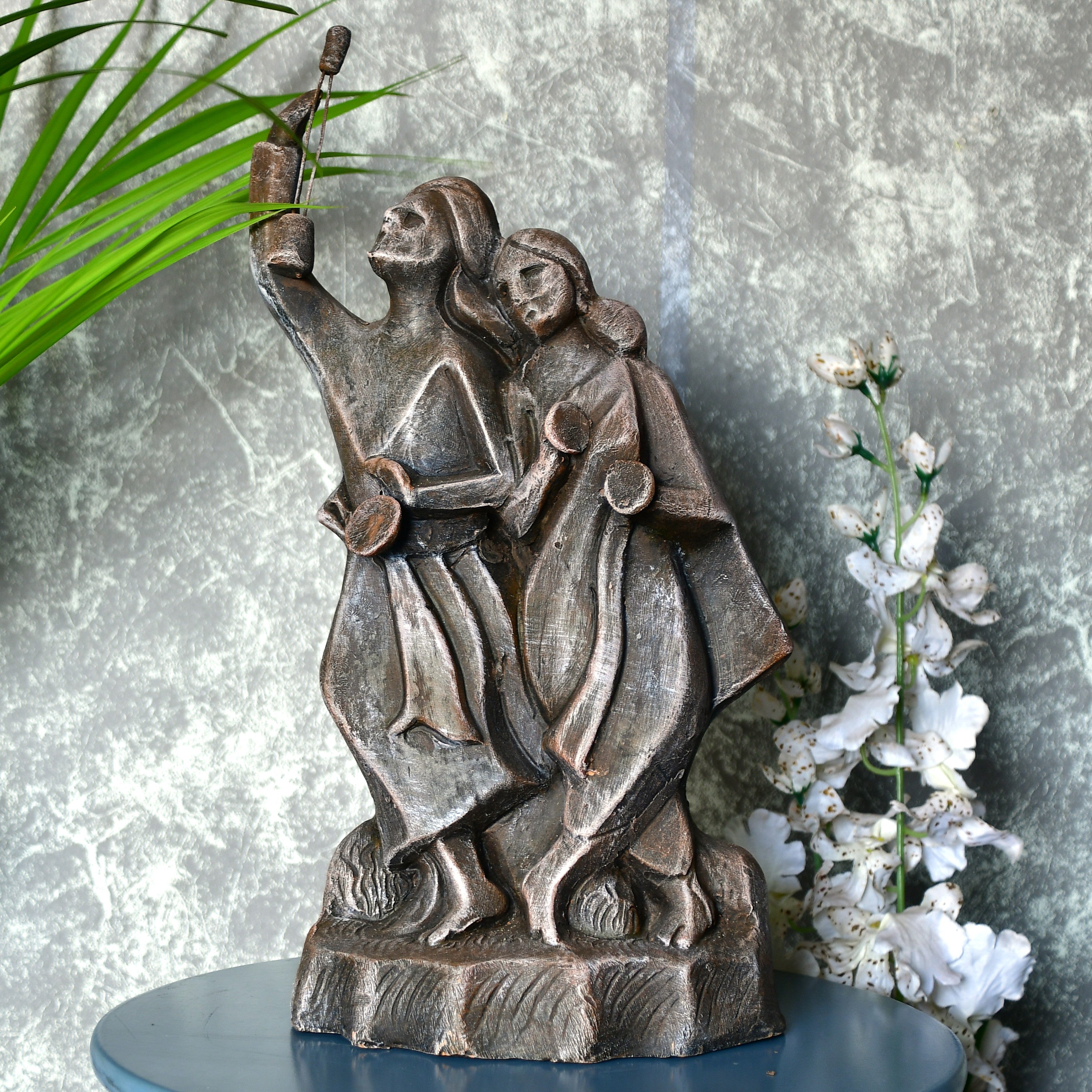 Abstract Baul: Terracotta Tabletop Elegance Decor Piece
