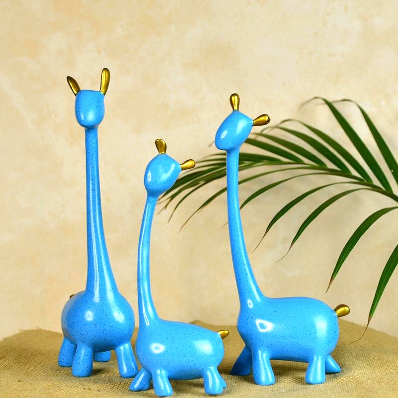 Sowpeace Resin Giraffe Family – view 1