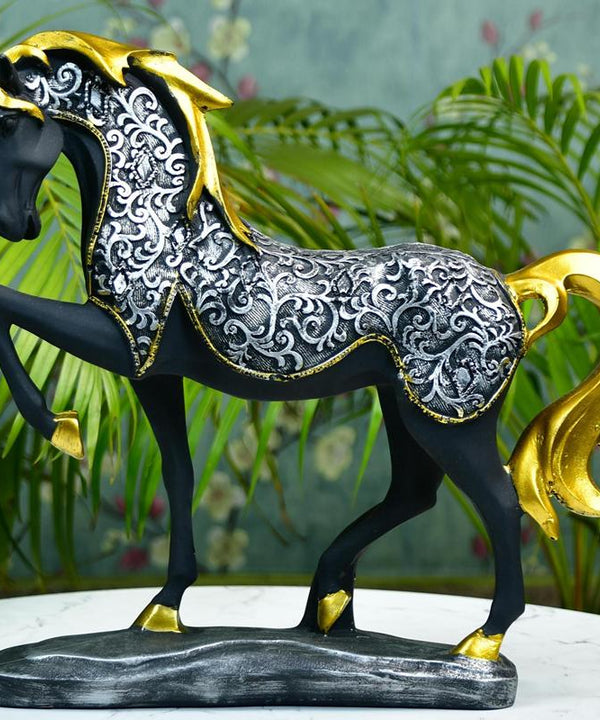 Sowpeace Resin Stallion Showpiece — main view