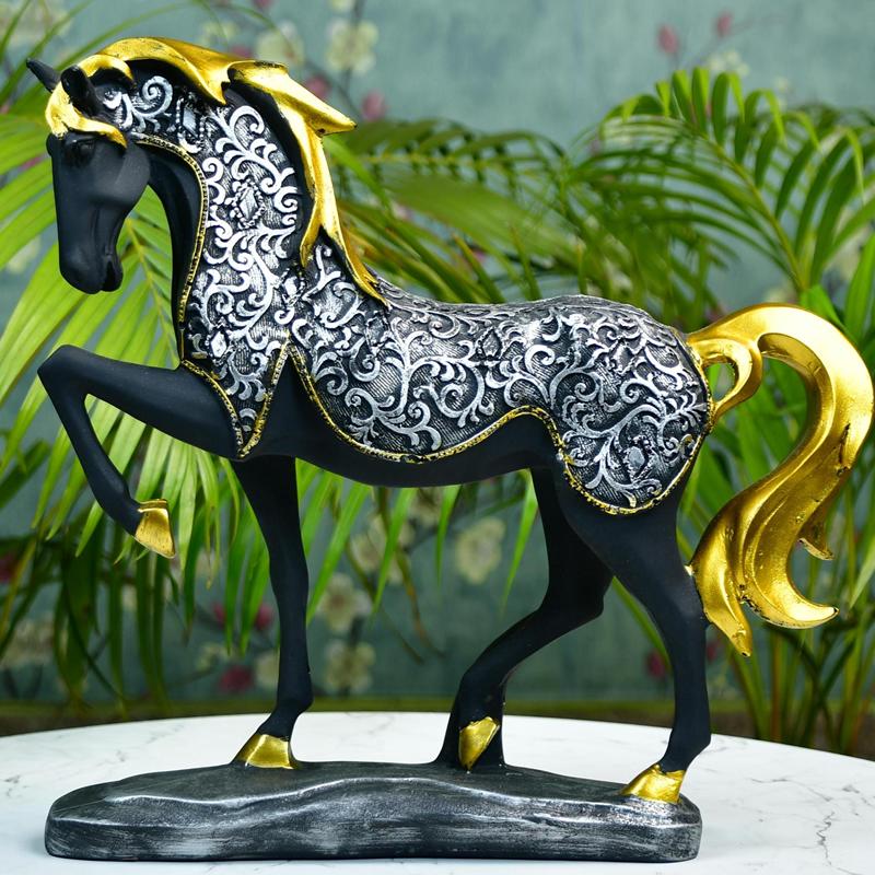 Sowpeace Resin Stallion Showpiece – view 1