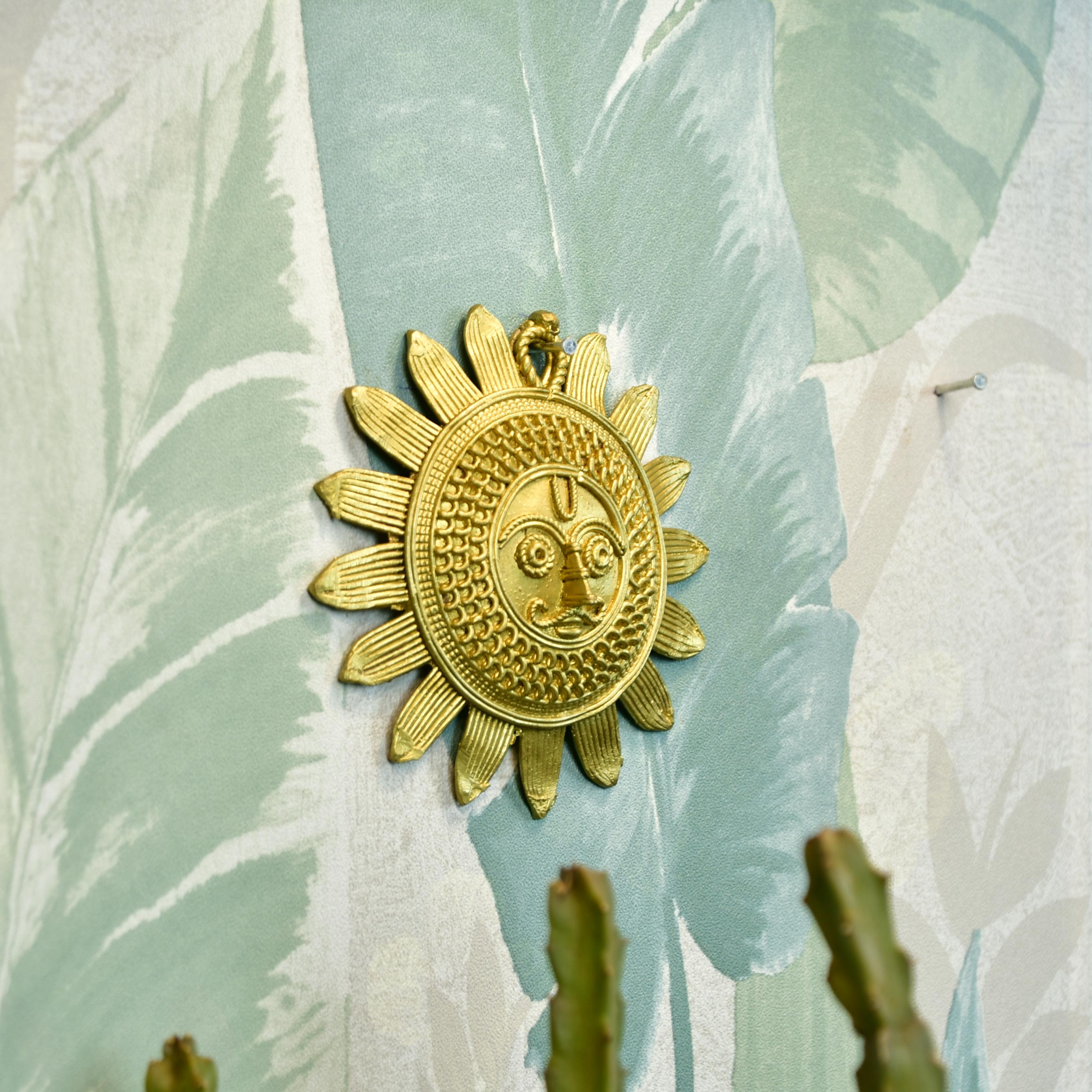Dhokra Sunplate: Artisan Brass Tabletop Elegance for Home Decor