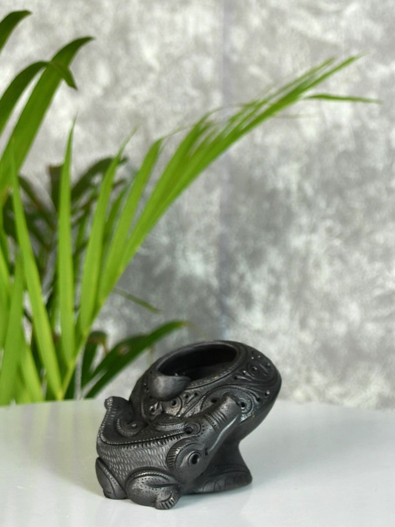 Captivating Black Terracotta Crocodile Ashtrey – view 3