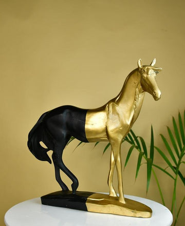 Sowpeace Black Gold Stallion — alternate view