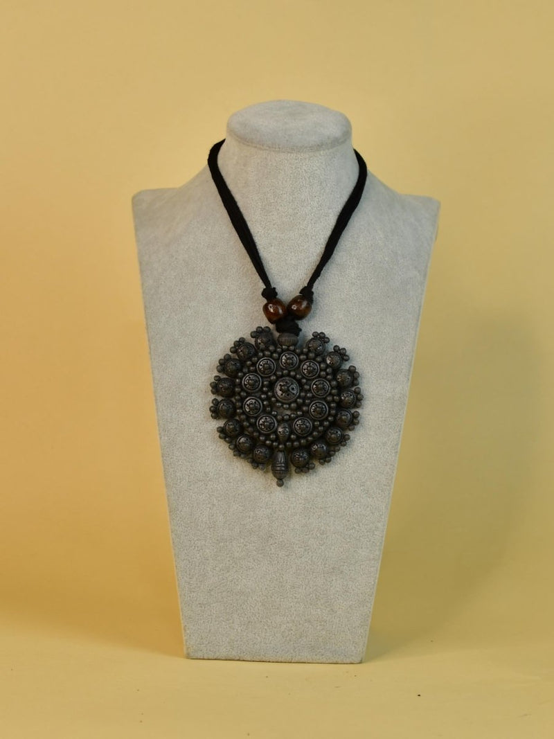 Sowpeace Handcrafted Terracotta Necklace: Black Pendant with Flower Design – view 3