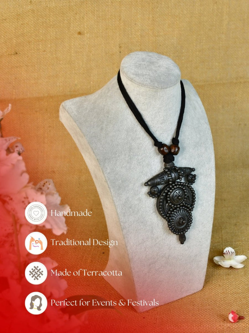 Sowpeace Handcrafted Terracotta Pendant: Circular Design with Ovoid – view 4